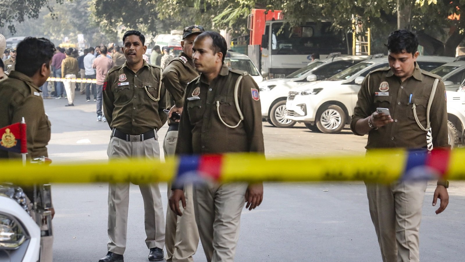 દિલ્હીમાં ફ્લેટમાં વૃદ્ધ દંપતીની હત્યા, નોકર ઘરમાંથી ગુમ https://www.pravinews.com/world-news-in-gujarati/senior-citizen-husband-wife-found-dead-in-delhi-pitampura-115666