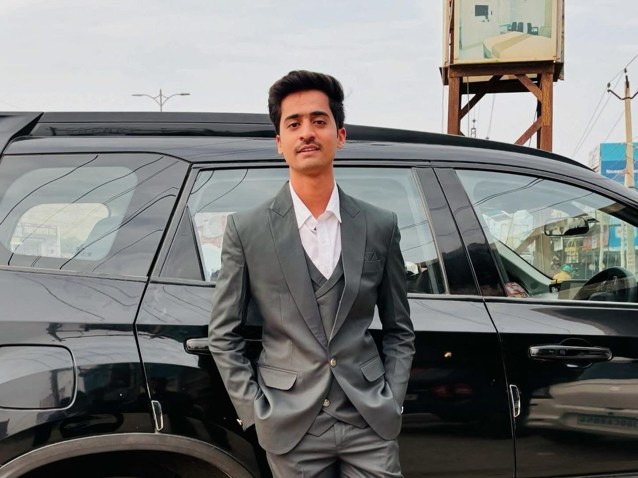 સિરોહીમાં યુવકે ગળેફાંસો ખાઈ આત્મહત્યા કરી, હાથ પર લખ્યું, 'કંઈ સમજાતું નથી' 2 સિરોહીમાં યુવકે ગળેફાંસો ખાઈ આત્મહત્યા કરી, હાથ પર લખ્યું, 'કંઈ સમજાતું નથી' https://www.pravinews.com/world-news-in-gujarati/sirohi-young-man-committed-suicide-by-hanging-himself-due-to-depression-in-rajasthan-116700