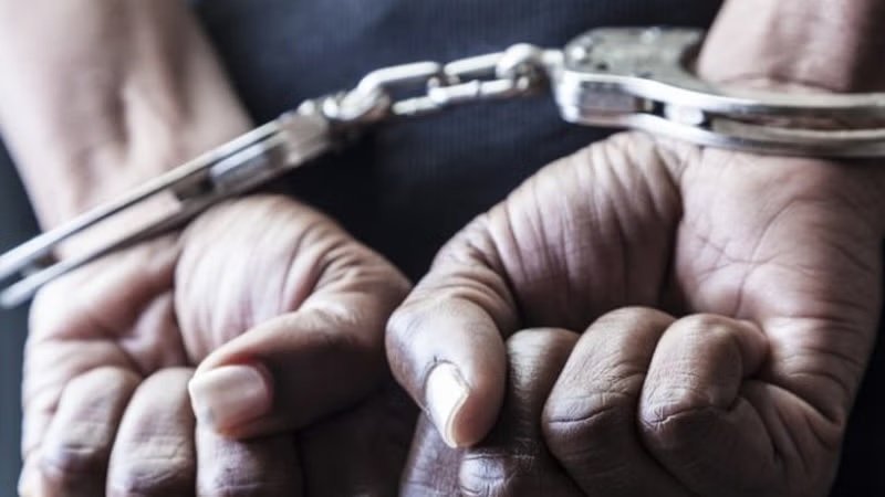 ધર્મ પરિવર્તન માટે આપતો હતો પૈસા, હિન્દુ દેવી-દેવતાઓ પર પણ કરી ટિપ્પણી, પોલીસે આરોપીની કરી ધરપકડ https://www.pravinews.com/gujarat-news/surendranagar-religious-conversion-men-giving-money-for-change-religion-comments-on-hindu-deities-police-arrested-accused-115944