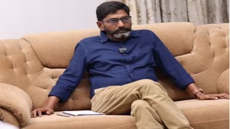 બદમાશોએ તમિલ યુટ્યુબરના ઘરમાં તોડફોડ કરી, રસોડામાં અને બેડરૂમમાં માનવ મળ ફેંક્યું https://www.pravinews.com/world-news-in-gujarati/tamil-youtuber-savukku-shankar-alleged-gang-broke-into-his-home-and-threw-sewage-117891