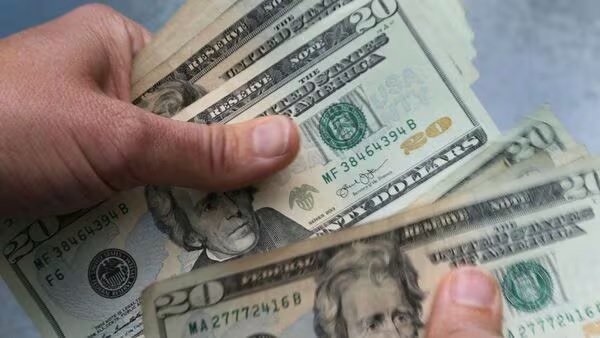 ટ્રમ્પ ડોલર કેમ નબળો પાડવા માંગે છે, તેનાથી અમેરિકાને કેવી રીતે ફાયદો થશે 2 ટ્રમ્પ ડોલર કેમ નબળો પાડવા માંગે છે, તેનાથી અમેરિકાને કેવી રીતે ફાયદો થશે https://www.pravinews.com/business/why-does-trump-want-the-dollar-to-weaken-how-will-america-benefit-from-this-115747