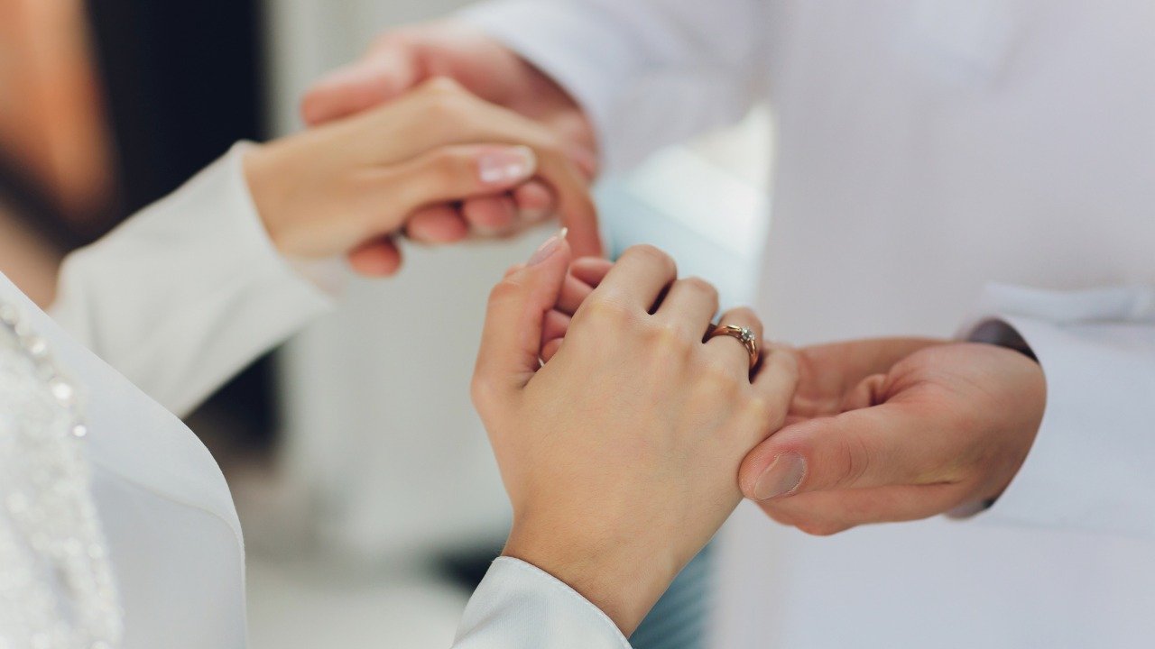 એક નહીં, બે નહીં… આ માણસે 53 લગ્ન કર્યા, જાણો તેણે આવું કેમ કર્યું https://www.pravinews.com/trending/viral-news/world-saudi-arabia-man-marries-53-times-in-43-years-multiple-marriages-wedding-tradition-viral-news-111186