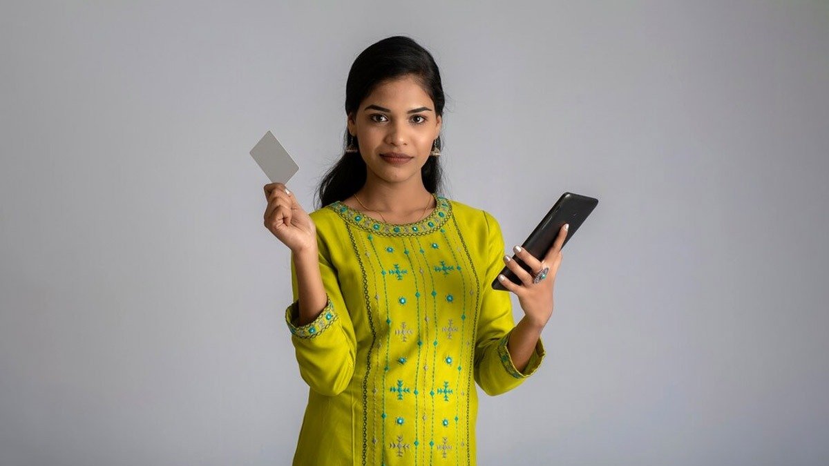 મફતમાં થશે રેશન કાર્ડનું e-KYC , કામ ઝડપથી થશે, જાણો સરળ રીત https://www.pravinews.com/world-news-in-gujarati/ration-card-online-e-kyc-mera-e-kyc-app-issues-e-kyc-in-ration-shop-no-ration-without-e-kyc-120781