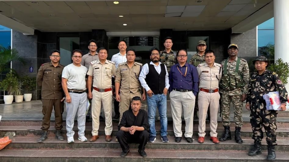 અરુણાચલમાં સરકારી ઓફિસમાંથી ડ્રગ સપ્લાયરની ધરપકડ, 3.5 લાખ રૂપિયાથી વધુ કિંમતનું હેરોઈન જપ્ત 2 અરુણાચલમાં સરકારી ઓફિસમાંથી ડ્રગ સપ્લાયરની ધરપકડ, 3.5 લાખ રૂપિયાથી વધુ કિંમતનું હેરોઈન જપ્ત https://www.pravinews.com/world-news-in-gujarati/arunachal-police-arrested-drug-supplier-from-government-office-and-recovered-heroin-under-operation-dawn-120530