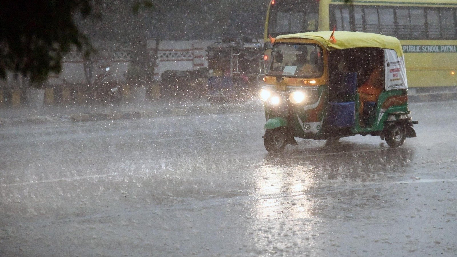 બિહારના ઘણા જિલ્લાઓમાં આજે વાવાઝોડા, વરસાદ અને ગાજવીજની સંભાવના, આ દિવસથી પારો વધશે, ગરમી વધશે https://www.pravinews.com/world-news-in-gujarati/bihar-weather-news-thunderstorm-forecast-in-many-districts-of-bihar-today-122047