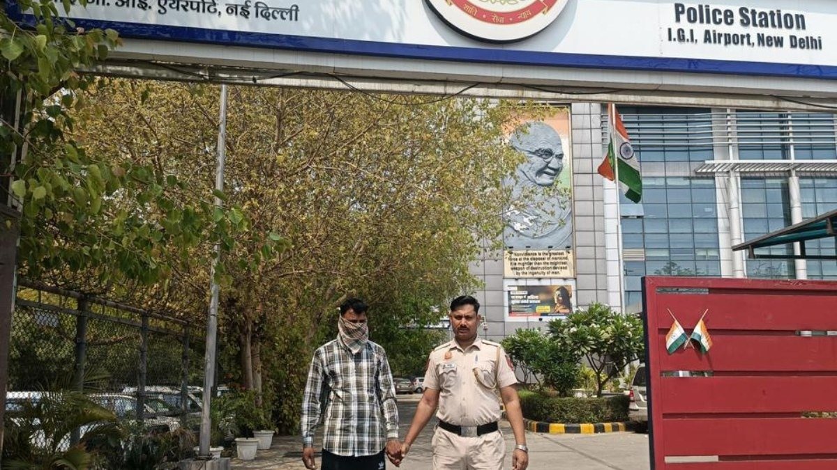 દિલ્હીમાં નકલી વિઝા રેકેટનો પર્દાફાશ, પોલીસે પંજાબમાંથી એજન્ટની ધરપકડ કરી https://www.pravinews.com/world-news-in-gujarati/delhi-igi-airport-police-fake-visa-racket-exposed-arrested-agent-of-punjab-121888