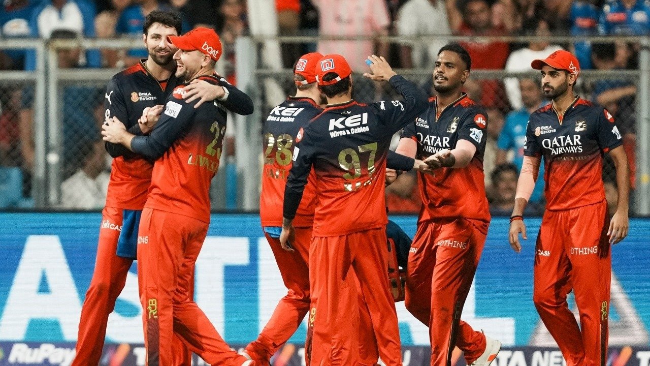 RCB એ IPL માં રેકોર્ડ બનાવ્યો, 18 વર્ષમાં કોઈ ટીમ ન કરી શકી તે હાંસલ કર્યું 2 RCB એ IPL માં રેકોર્ડ બનાવ્યો, 18 વર્ષમાં કોઈ ટીમ ન કરી શકી તે હાંસલ કર્યું https://www.pravinews.com/sports/ipl-rcb-created-history-becomes-first-ever-team-to-win-6th-consecutive-away-victory-in-ipl-history-122992
