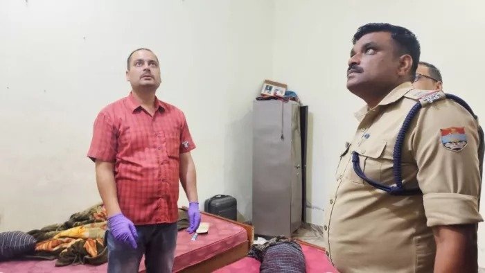 ઝારખંડના વિદ્યાર્થીએ દેહરાદૂનમાં પોતાને ગોળી મારી, ગંભીર હાલતમાં હોસ્પિટલમાં દાખલ, વેન્ટિલેટર પર સારવાર ચાલુ https://www.pravinews.com/world-news-in-gujarati/jharkhand-student-shot-himself-in-dehradun-treatment-continues-on-ventilator-121641