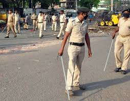 બિહારના કટિહારમાં ટોળાએ પોલીસ સ્ટેશન પર હુમલો કર્યો, અડધો ડઝન પોલીસકર્મી ઘાયલ 2 બિહારના કટિહારમાં ટોળાએ પોલીસ સ્ટેશન પર હુમલો કર્યો, અડધો ડઝન પોલીસકર્મી ઘાયલ https://www.pravinews.com/world-news-in-gujarati/katihar-news-mob-attacks-police-station-demands-release-of-liquor-smuggler-policemen-injured-122739