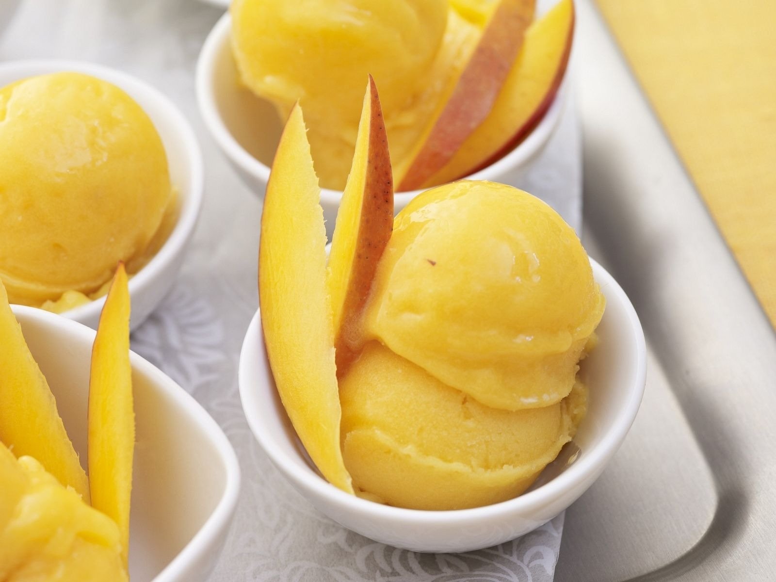 ઉનાળામાં ઘરે જ બનાવો આ મેંગો આઈસ્ક્રીમ, નોંધો સરળ રેસિપી https://www.pravinews.com/food/mango-ice-cream-banane-ki-recipe-122652