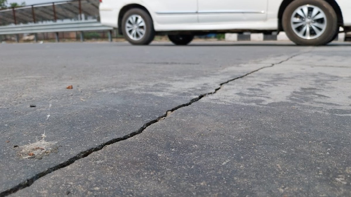 નીતિશના ડ્રીમ પ્રોજેક્ટમાં ગરબડ, 4 દિવસ પહેલા થયું હતું ઉદ્ઘાટન, હવે દેખાઈ રહી છે તિરાડો https://www.pravinews.com/world-news-in-gujarati/nitish-kumar-dream-project-rs-3818-crores-ganga-path-bridge-cracks-appeared-after-inaugurated-4-days-121289