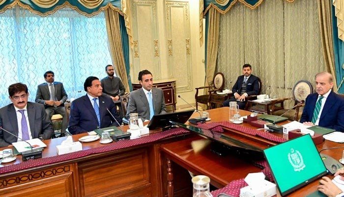 ભારતની કાર્યવાહીથી ડરી ગયું પાકિસ્તાન, શાહબાઝ સરકારે આજે બોલાવી CCIની બેઠક, સિંધુ જળ કરાર પર થશે ચર્ચા https://www.pravinews.com/international-news/pakistan-pm-summons-cci-meeting-today-at-sindh-request-as-protests-persist-over-canal-controversy-123014