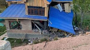 આતંકવાદી હુમલા બાદ જમ્મુ-કાશ્મીરમાં મોટી કાર્યવાહી, આતંકવાદીઓના ઘરો ઉડાવી દેવામાં આવ્યા 2 આતંકવાદી હુમલા બાદ જમ્મુ-કાશ્મીરમાં મોટી કાર્યવાહી, આતંકવાદીઓના ઘરો ઉડાવી દેવામાં આવ્યા https://www.pravinews.com/world-news-in-gujarati/security-forces-demolish-homes-of-five-let-terrorists-after-deadly-pahalgam-attack-in-jammu-and-kashmir-122711