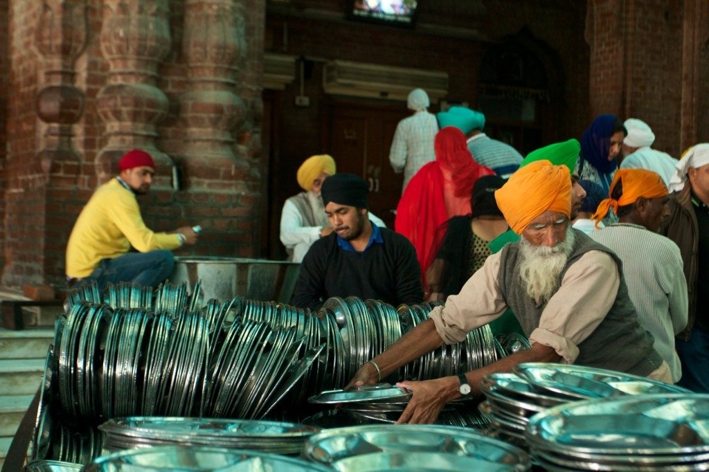 વિશ્વનું સૌથી મોટું રસોડું, જ્યાં લાખો લોકોને દરરોજ મફત મળે છે ગરમાગરમ ભોજન https://www.pravinews.com/travel-news/the-worlds-largest-kitchen-in-amritsar-where-lakhs-of-people-get-free-hot-food-every-day-122679