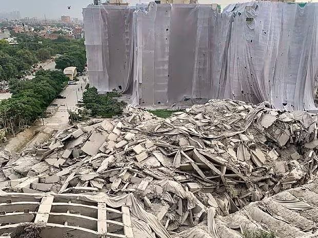 નોઈડામાં ટ્વીન ટાવર બાદ હવે આ ઈમારત તોડી પાડવામાં આવશે, ઓથોરિટીએ તૈયારીઓ શરૂ કરી દીધી 2 નોઈડામાં ટ્વીન ટાવર બાદ હવે આ ઈમારત તોડી પાડવામાં આવશે, ઓથોરિટીએ તૈયારીઓ શરૂ કરી દીધી https://www.pravinews.com/world-news-in-gujarati/twin-tower-after-barola-unauthorized-buildings-demolished-noida-authoritty-121163