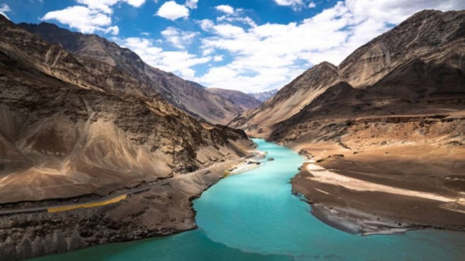 ભારત અને પાકિસ્તાન વચ્ચે સિંધુ જળ કરાર શું છે? 9 વર્ષમાં બનેલી વસ્તુઓ એક જ ઝટકામાં ખતમ! 2 ભારત અને પાકિસ્તાન વચ્ચે સિંધુ જળ કરાર શું છે? 9 વર્ષમાં બનેલી વસ્તુઓ એક જ ઝટકામાં ખતમ! https://www.pravinews.com/ajab-gajab/what-is-indus-water-treaty-in-hindi-sindhu-jal-samjhauta-india-pakistan-1960-agreement-cancelled-after-kashmir-pahalgam-terror-attack-upsc-notes-122665