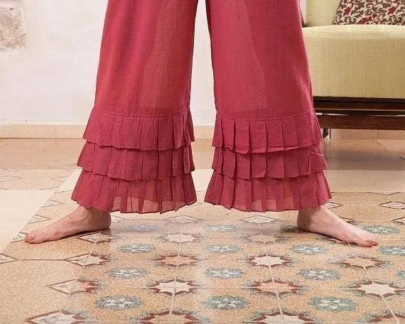 દરજી પાસે બનાવડાવો પલાઝો પેન્ટની 9 નવીનતમ ડિઝાઇન, કાયમી પહેરવાના સુટ્સ પણ ફેન્સી દેખાશે https://www.pravinews.com/lifestyle/fashion-news/9-latest-fancy-pant-palazzo-designs-for-daily-and-party-wear-suits-124686