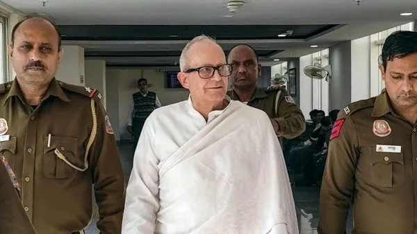 કોર્ટે તિહાર જેલ સુપરિન્ટેન્ડેન્ટ વિરુદ્ધ વોરંટ જારી કર્યું, આ કેસ અગસ્તા વેસ્ટલેન્ડ સાથે સંબંધિત છે 2 કોર્ટે તિહાર જેલ સુપરિન્ટેન્ડેન્ટ વિરુદ્ધ વોરંટ જારી કર્યું, આ કેસ અગસ્તા વેસ્ટલેન્ડ સાથે સંબંધિત છે https://www.pravinews.com/world-news-in-gujarati/agustawestland-vvip-chopper-case-christian-michel-tihar-jail-superintendent-court-warrant-security-threat-125603