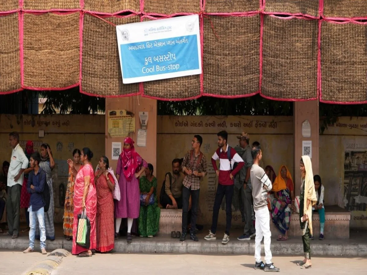 અમદાવાદમાં ગરમીથી બચવાનો નવો રસ્તો, 'કૂલ બસ સ્ટોપ્સ' મુસાફરોને રાહત આપશે https://www.pravinews.com/gujarat-news/ahmedabad-news/ahmedabad-news-cool-bus-stops-in-summer-heat-wave-bus-passengers-eco-friendly-125312