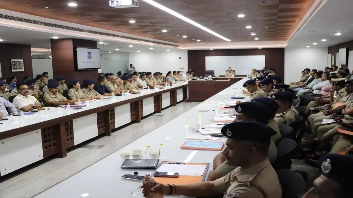 અમદાવાદ શહેરમાં ડ્રોન ઉડાડવા અને ફટાકડા ફોડવા પર પ્રતિબંધ, તકેદારી વધારી, પોલીસ કમિશનરે જાહેરનામું બહાર પાડ્યું https://www.pravinews.com/gujarat-news/ban-on-flying-drone-and-bursting-crackers-in-ahmedabad-city-vigilance-increased-124278