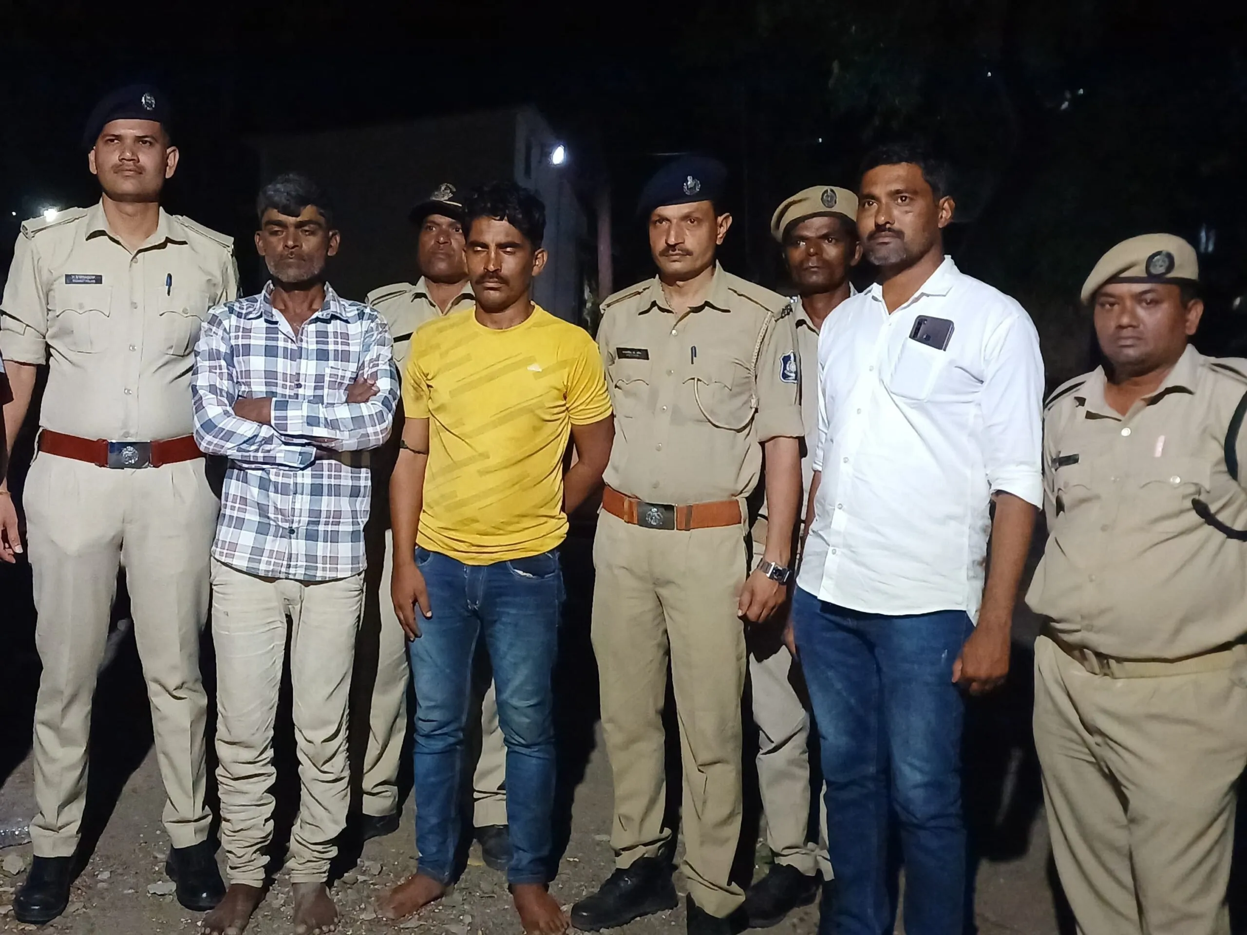 હાજી અયુબ અને સદ્દામ રિઝર્વ્ડ કોચમાં પ્રવેશ્યા, દિવ્યાંગ હિતેશે વાંધો ઉઠાવતા ચાલતી ટ્રેનમાંથી ફેંકી દીધો, ગુજરાતમાં સનસનાટી મચી ગઈ 2 હાજી અયુબ અને સદ્દામ રિઝર્વ્ડ કોચમાં પ્રવેશ્યા, દિવ્યાંગ હિતેશે વાંધો ઉઠાવતા ચાલતી ટ્રેનમાંથી ફેંકી દીધો, ગુજરાતમાં સનસનાટી મચી ગઈ https://www.pravinews.com/gujarat-news/disabled-man-pushed-to-death-from-moving-train-in-jamnagar-after-objecting-to-intrusion-in-reserved-compartment-124828