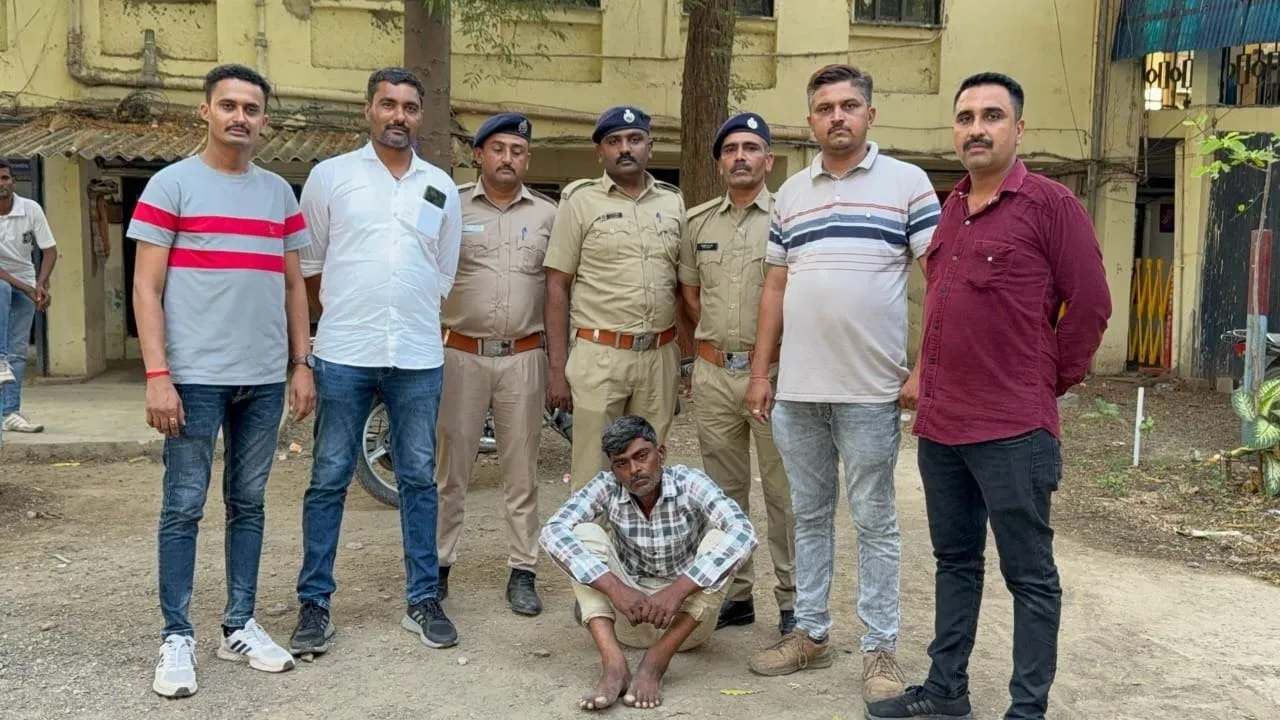 હાજી અયુબ અને સદ્દામ રિઝર્વ્ડ કોચમાં પ્રવેશ્યા, દિવ્યાંગ હિતેશે વાંધો ઉઠાવતા ચાલતી ટ્રેનમાંથી ફેંકી દીધો, ગુજરાતમાં સનસનાટી મચી ગઈ 3 હાજી અયુબ અને સદ્દામ રિઝર્વ્ડ કોચમાં પ્રવેશ્યા, દિવ્યાંગ હિતેશે વાંધો ઉઠાવતા ચાલતી ટ્રેનમાંથી ફેંકી દીધો, ગુજરાતમાં સનસનાટી મચી ગઈ https://www.pravinews.com/gujarat-news/disabled-man-pushed-to-death-from-moving-train-in-jamnagar-after-objecting-to-intrusion-in-reserved-compartment-124828