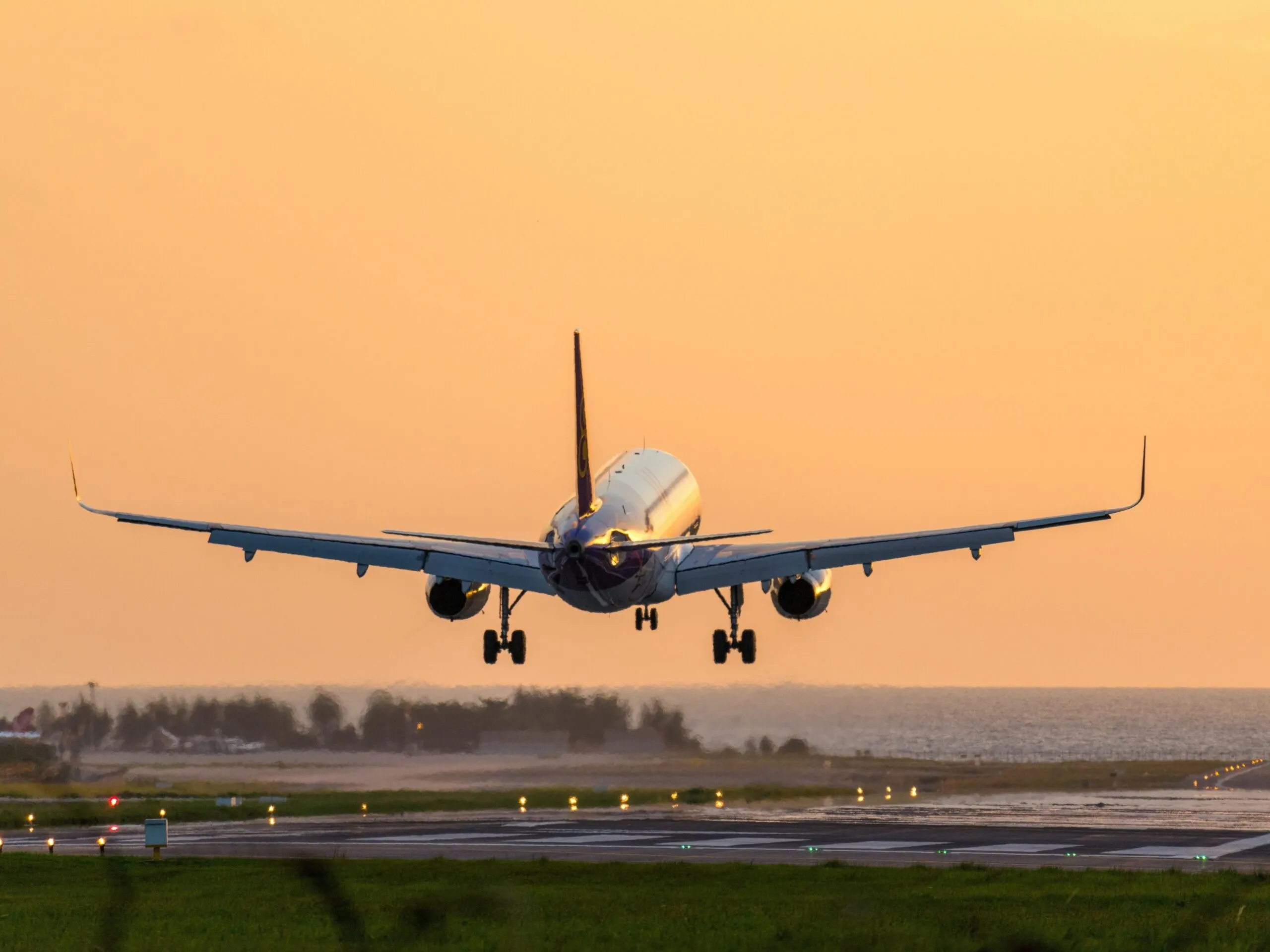 પ્લેનમાં કે એરપોર્ટ પર આ શબ્દોનો ઉપયોગ તમને ભારે પડી શકે છે, કાનૂની કાર્યવાહી પણ થઈ શકે છે https://www.pravinews.com/world-news-in-gujarati/do-not-say-these-words-in-the-plane-or-at-the-airport-even-by-mistake-legal-action-can-be-taken-124632