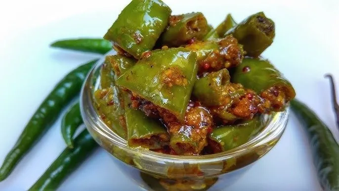 ઘરે આ રીતે બનાવો ઇન્સ્ટન્ટ મરચાંનું અથાણું, ખાવાનો આનંદ બમણો થઈ જશે https://www.pravinews.com/food/make-instant-chilli-pickle-at-home-in-this-way-the-pleasure-of-eating-will-double-124875