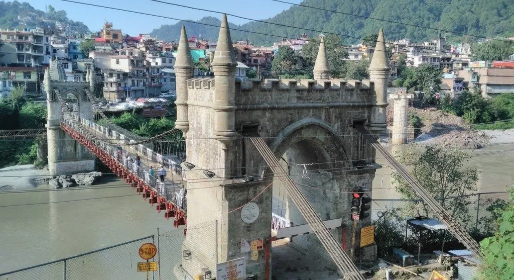 ક્યાં આવેલો છે મંડીનો પહેલો વિક્ટોરિયા બ્રિજ? 140 વર્ષ જૂનો છે ઈતિહાસ, જાણો રાજા વિજય સેન સાથે જોડાયેલા રહસ્ય https://www.pravinews.com/ajab-gajab/mandi-first-victoria-bridge-built-by-raja-vijay-sen-called-legacy-of-british-124890