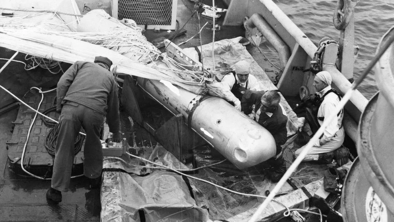 અમેરિકાનો આ ખતરનાક પરમાણુ બોમ્બ સમુદ્રની ઊંડાઈમાં ખોવાઈ ગયો, શોધ હજુ ચાલુ છે 2 અમેરિકાનો આ ખતરનાક પરમાણુ બોમ્બ સમુદ્રની ઊંડાઈમાં ખોવાઈ ગયો, શોધ હજુ ચાલુ છે https://www.pravinews.com/ajab-gajab/nuclear-bomb-of-america-was-lost-in-the-depths-of-the-ocean-the-search-is-still-on-know-the-details-125081