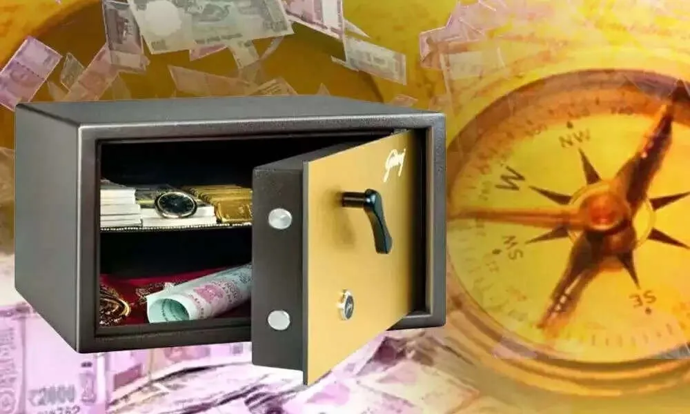 ઘરની આ દિશામાં તિજોરી રાખવી શુભ છે, જાણો તિજોરી સંબંધિત કેટલાક વાસ્તુ નિયમો https://www.pravinews.com/religion/astrology/vastu-tips-for-locker-placement-direction-at-home-for-prosperity-124498