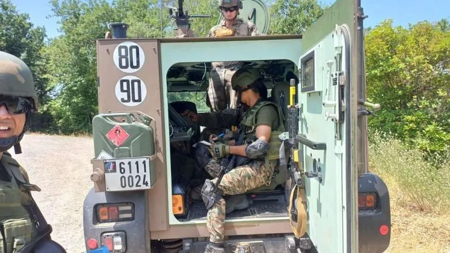 ભારતીય સેના અને ફ્રેન્ચ સેનાના સંયુક્ત લશ્કરી અભ્યાસ Exercise SHAKTIના ફોટોઝ આવ્યા સામે 3 ભારતીય સેના અને ફ્રેન્ચ સેનાના સંયુક્ત લશ્કરી અભ્યાસ Exercise SHAKTIના ફોટોઝ આવ્યા સામે https://www.pravinews.com/world-news-in-gujarati/photos-of-exercise-shakti-a-joint-military-exercise-between-the-indian-army-and-the-french-army-have-surfaced-127631