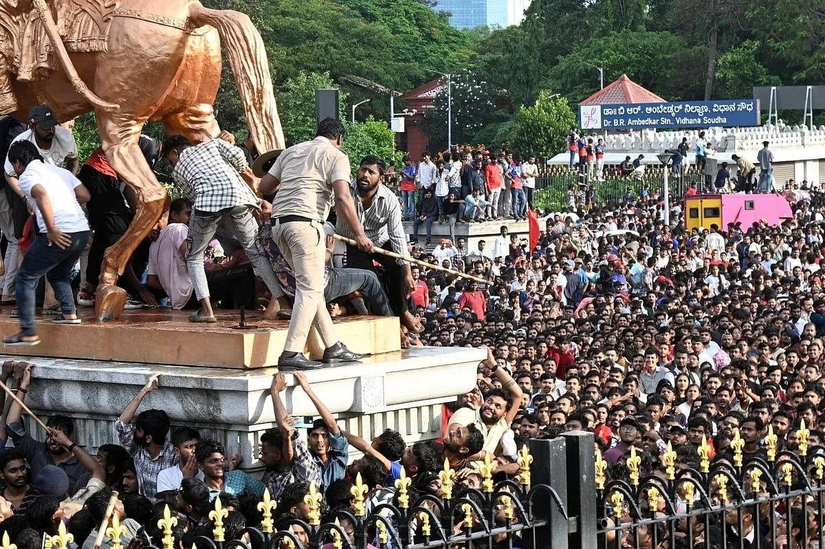 કર્ણાટક સ્ટેટ ક્રિકેટ એસોસિએશનના સેક્રેટરી અને ટ્રેઝરરનું રાજીનામું, બેંગલુરુ નાસભાગ કેસની નૈતિક જવાબદારી સ્વીકારી https://www.pravinews.com/sports/a-shankar-and-es-jairam-resign-as-secretary-and-treasurer-of-karnataka-state-cricket-association-126666