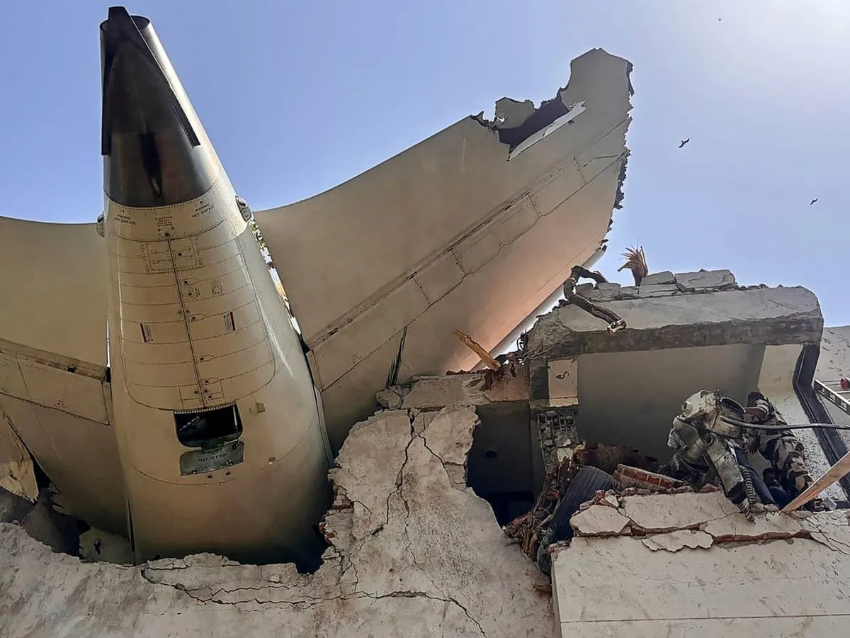 કિંમત 2.18 હજાર કરોડ રૂપિયા, ઈંધણ ક્ષમતા 1 લાખ 26 હજાર લીટર, ક્રેશ થયેલા વિમાનની સંપૂર્ણ વિગતો https://www.pravinews.com/world-news-in-gujarati/boeing-787-price-vijay-rupani-death-confirm-black-box-airplane-survivors-of-air-india-crash-127183