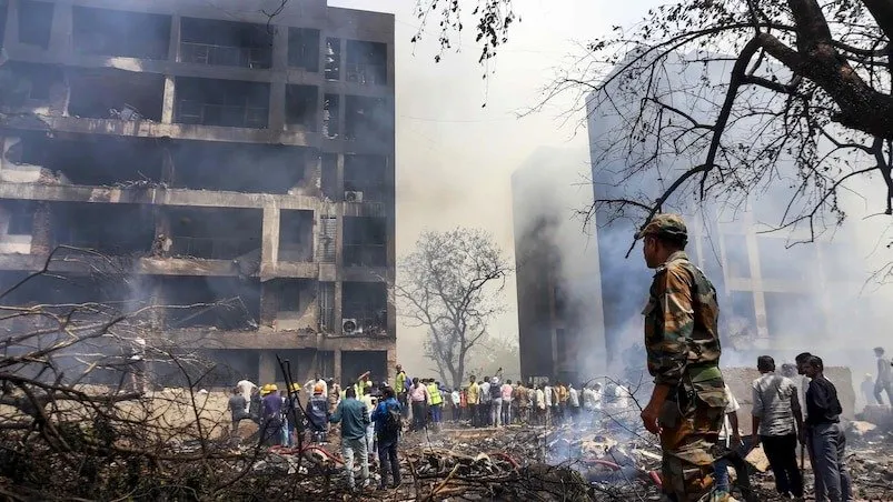 અમદાવાદમાં મોટી દુર્ઘટના, 242 મુસાફરોને લઈને જતું એર ઈન્ડિયાનું પ્લેન ક્રેશ https://www.pravinews.com/gujarat-news/gujarat-ahmedabad-plane-crash-residential-area-news-updates-127116