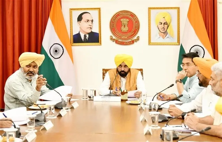 પંજાબમાં AAP સરકારનો ઐતિહાસિક નિર્ણય, અનુસૂચિત જાતિના પરિવારોને મોટી રાહત https://www.pravinews.com/world-news-in-gujarati/punjab-aap-government-historic-decision-loan-pscfc-big-relief-sc-families-126359