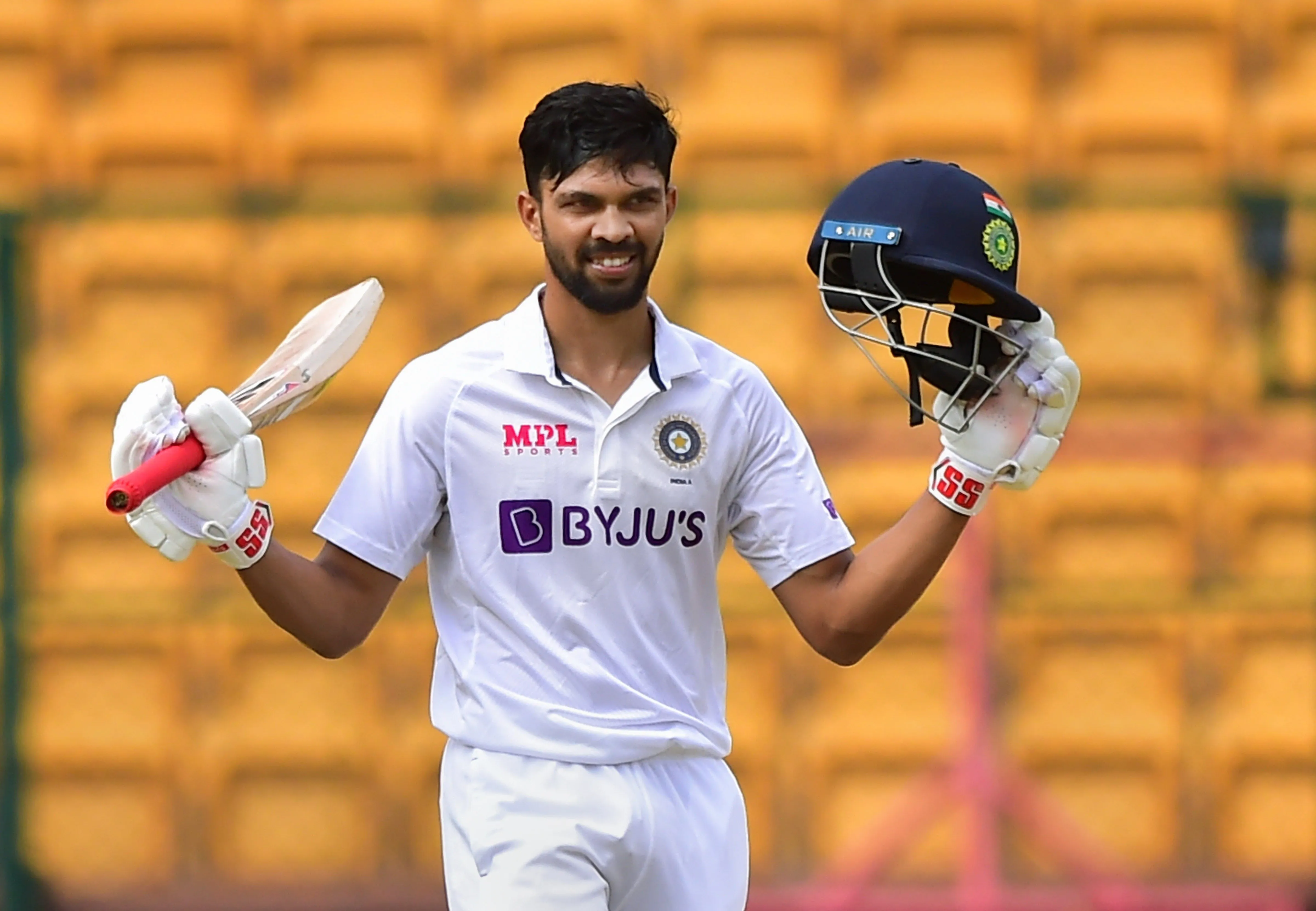 આ ભારતીય બેટ્સમેન ઇંગ્લેન્ડમાં નહીં રમે, થોડા દિવસોમાં ડેબ્યૂ કરવાનો હતો https://www.pravinews.com/sports/this-indian-batsman-will-not-play-in-england-was-supposed-to-debut-in-a-few-days-128044