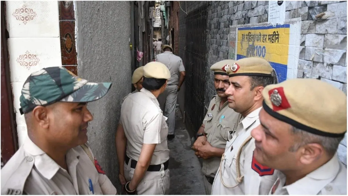 દ્વારકામાં વીજ કરંટ લાગવાથી એક યુવાનનું મોત, પોલીસે તેની પત્ની અને પિતરાઈ ભાઈની કસ્ટડી લીધી https://www.pravinews.com/world-news-in-gujarati/young-man-died-due-to-electric-shock-in-dwarka-police-took-his-wife-and-cousin-into-custody-128032