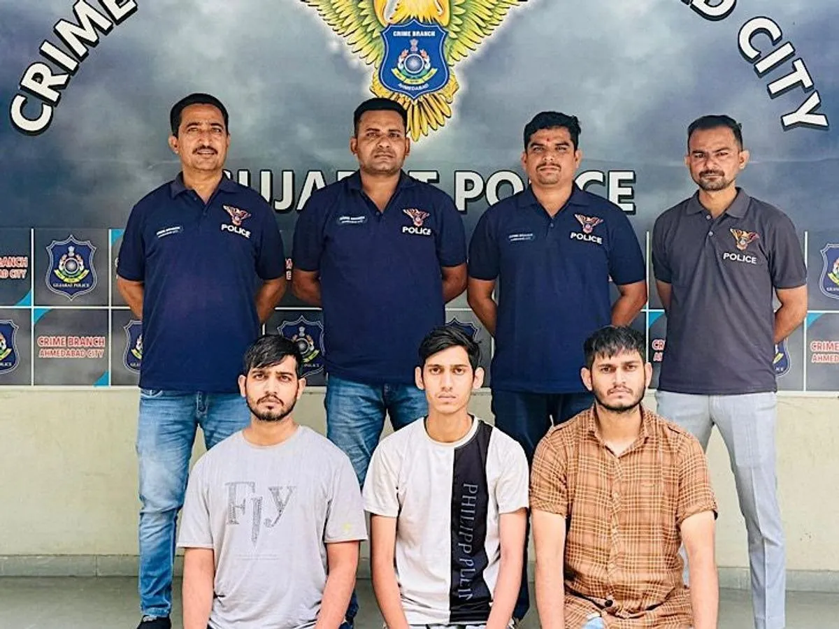 અજમેર ટ્રિપલ મર્ડર કેસમાં અમદાવાદ ક્રાઈમ બ્રાન્ચે 3 આરોપીઓની ધરપકડ કરી, આરોપીઓ ગુજરાત આવીને છુપાઈ રહ્યા હતા https://www.pravinews.com/gujarat-news/ahmedabad-crime-branch-arrests-3-accused-in-ajmer-triple-murder-case-accused-were-hiding-after-coming-to-gujarat-129461