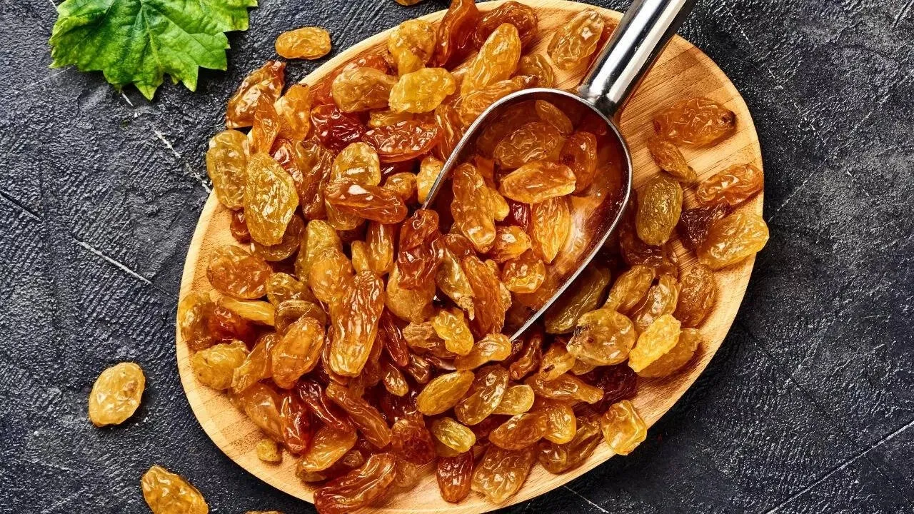 કિસમિસ ખાધા પછી કયું અંગ ખૂબ જ સક્રિય થઈ જાય છે? જાણો કિસમિસ ખાવાનો યોગ્ય સમય અને રીત 2 કિસમિસ ખાધા પછી કયું અંગ ખૂબ જ સક્રિય થઈ જાય છે? જાણો કિસમિસ ખાવાનો યોગ્ય સમય અને રીત https://www.pravinews.com/lifestyle/health-fitness/which-organ-becomes-super-active-after-eating-raisins-know-benefits-of-kishmish-right-time-way-to-eat-129139